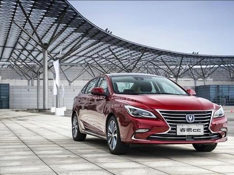 长安睿骋CC，很酷，B级车，外观配置很良心，油耗5毛