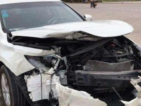 日系车与德系车的比拼！天籁怼上速腾，这差距着实让人心疼