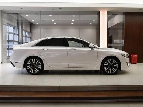 车长4米9多，面上比奥迪A6L都足，现降价26万起售