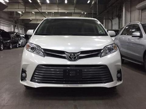 18款丰田塞纳商务车看起来更为简练大气