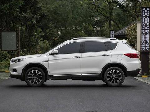 日产旗下的春风风姿MX5，其个头大哈弗H6一圈，且颜值十分大气