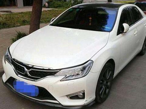 伙花18万元买辆丰田锐志 打开车门后朋友都忍不住笑了