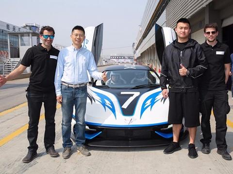 试驾中国品牌电动超跑 加速秒杀兰博基尼