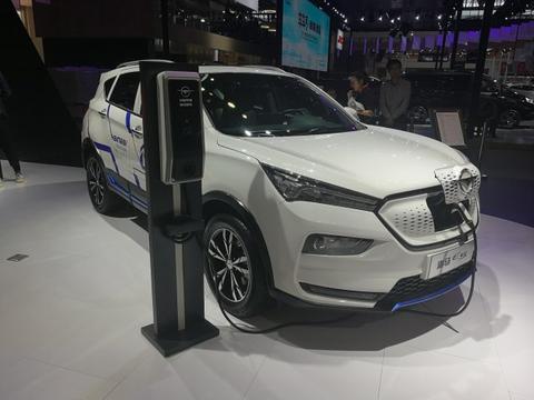 海马E5纯电动SUV亮相 综合续航里程450km