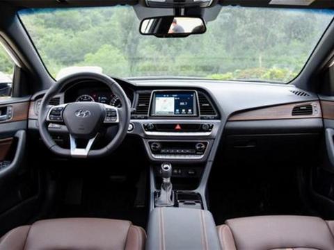 2018款索纳塔九采用了全新的家族设计风格，造型更加激进