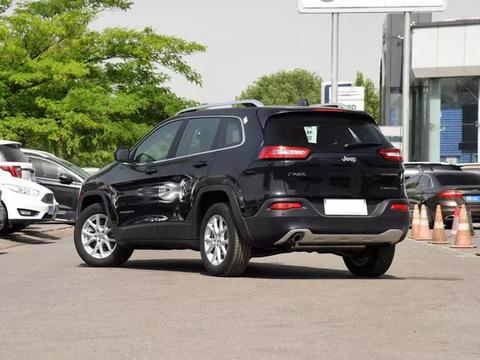 这款车价格便宜，有出色的越野能力，就是来自吉普家族的自由光