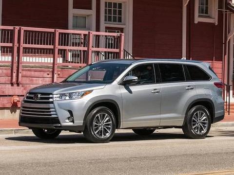 新车除了更霸气之外，还很可能会换上丰田最新的8AT变速箱