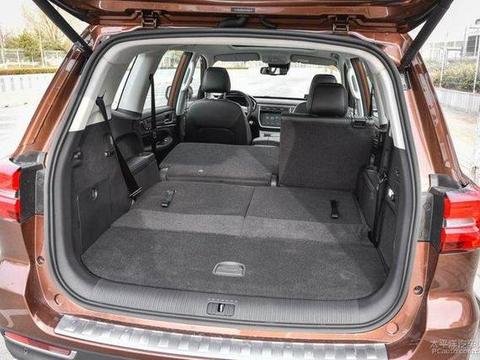 如果你喜欢大空间的SUV，这款车型不妨考虑下，空间大到没朋友