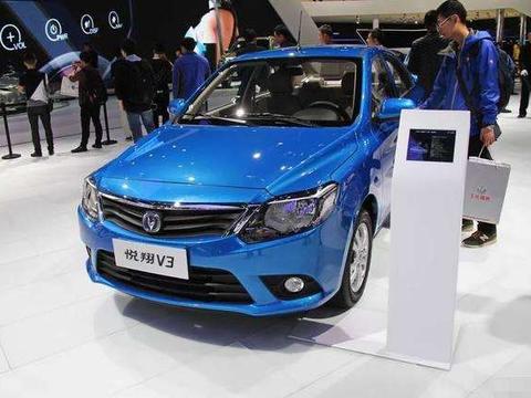 售价4万多的国产神车, 配独立悬架, 油耗仅3毛, 还买啥捷达