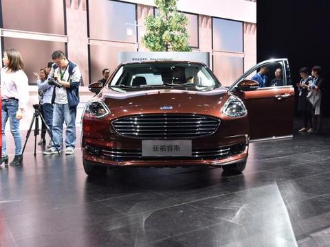 福特最新的家族式前脸，新车延续了福特家族式“马丁脸”设计