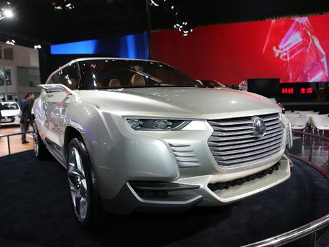 轴距近4米，比荣威RX8大一圈，2.0T售16万，比汉兰达厚道10倍！