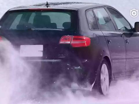 汽车热车时，档位挂P档和N档有何区别？要注意哪些