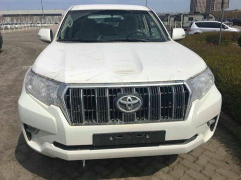 18款霸道4000完美的呈现了“霸道”这个词在他身上的独特魅力