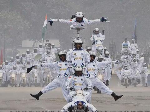 看到印度的摩托车后,感觉再买轿车就是一种浪费