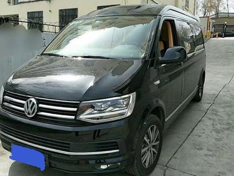 老板花62万元买辆大众“面包车”，打开车厢门时大家都信服了