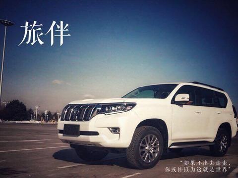 2018款丰田普拉多太帅了，内饰比老款豪华10倍，路虎见了也得服