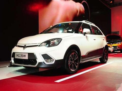 跨界小型SUV，颜值不输POLO，配倒车雷达卖6万，完胜哈弗