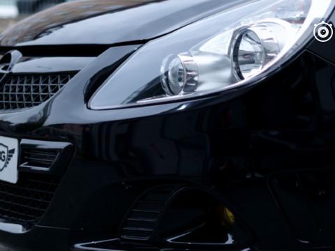 当日系车追尾大爷自行车时，女司机和大爷下车后都笑了 !