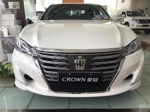 丰田新皇冠来袭 2.0T＋8AT，前脸设计奢华，售22万，你们喜欢吗