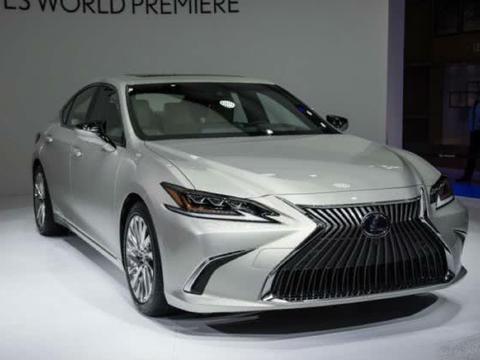 首台全新雷克萨斯ES到店，比宝马5系更美，内饰暗藏玄机