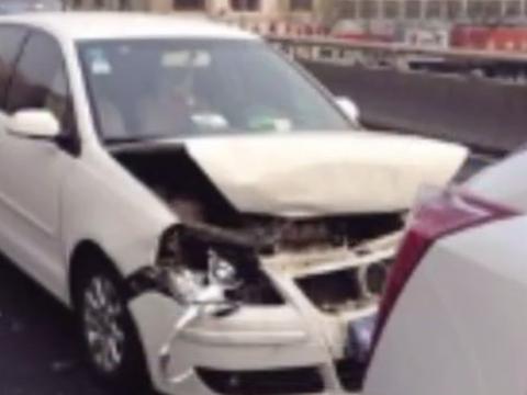 国产宝骏又凭实力抢眼了，追尾日系丰田致炫竟毫发无损？