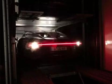 中国第一位新款布加迪车主，新车售价4000万，如今已有3台布加迪