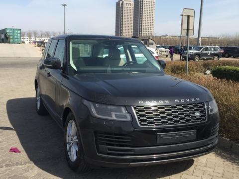 18款路虎揽胜3.0柴油HSE美规整体造型依旧延续着经典的方正外观