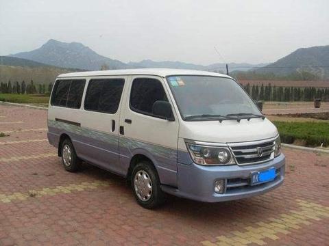 黑道爱用的车都有哪些？你很难预测金杯上到底有多少人