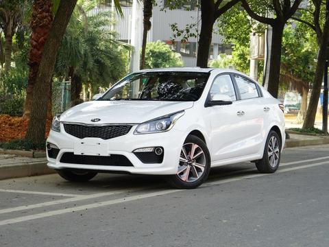 被路灯拦腰截断，起亚K2你还能更脆吗？