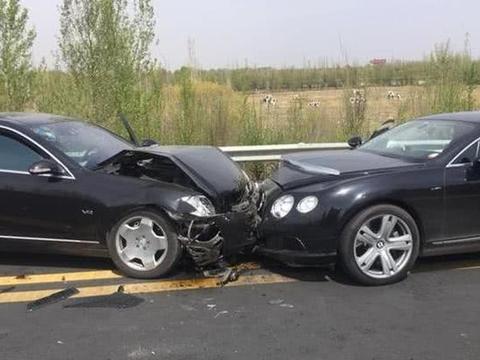 奔驰S级迎面撞上宾利飞驰，网友：差距有点大，一分钱一分货！