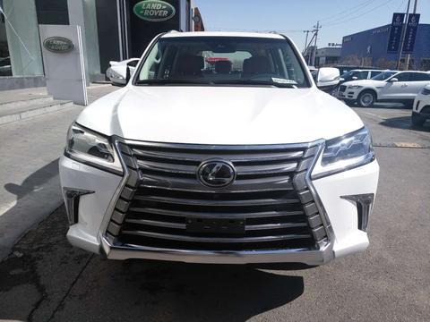 2018款雷克萨斯LX570拥有饱满且具备强悍力道的肌肉线条