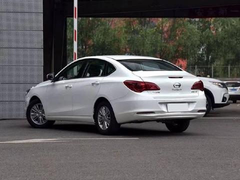 朗逸一见这车就要跪，油耗5升还配前后独悬，售价7万完爆凯美瑞