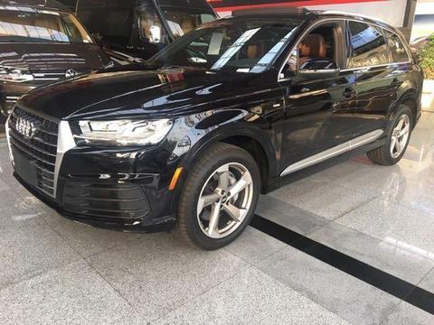 18款奥迪Q7 在越野门路面 它强劲的驱动力使人赞叹 无庸置疑