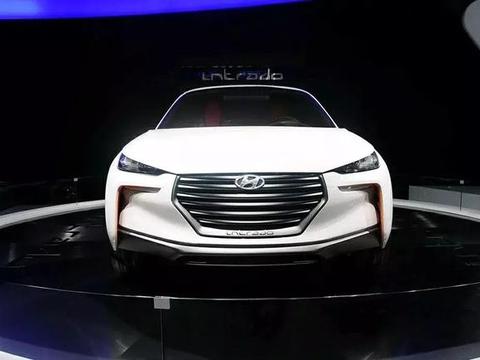 该车定位新能源汽车，不加油也不充电。续航650公里