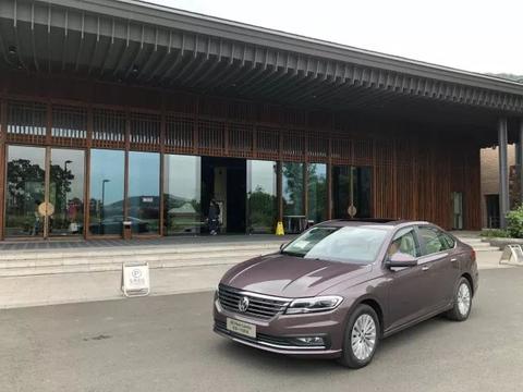 小号“帕萨特”上居然配了个“小黑板”