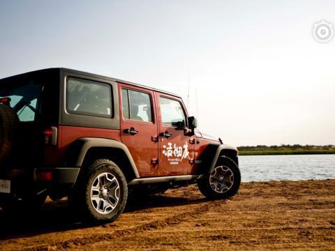 新一代牧马人现身街头？双版本越野能力强，45万你会买吗？