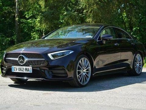 这货外观凶悍，内饰奢华科技感十足，上市后目测要火