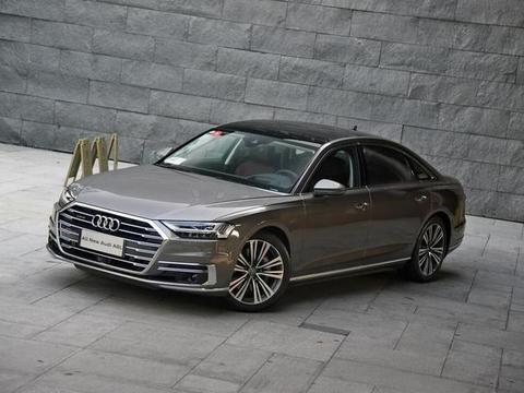 18款奥迪A8L凌厉的线条贯穿整个车身，给人一种霸气十足的感觉