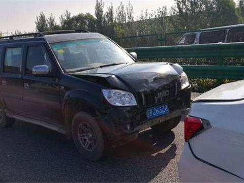 河北一辆10万比亚迪出车祸，车主下车一看，直呼：不愧是公路坦克