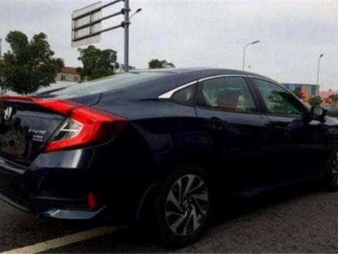 ​广东一男子15万买本田思域，一顿爆改后，连超跑都黯然失色！