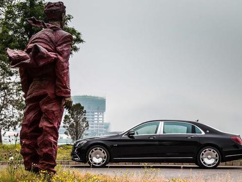 迈巴赫680，一辆车能给予人类的它都能提供！呃，除了油钱