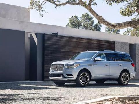 气势强压路虎，众所周知的美式大SUV,开他在路上霸气十足！