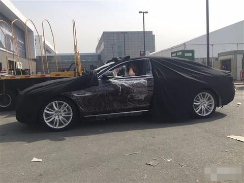 在国外卖不掉拿到中国，新车比奔驰宝马漂亮，如今降价上瘾降18万