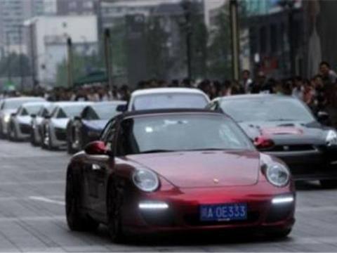 成都最有名的一个小区，低于400万的豪车不准进，原因只有一个！