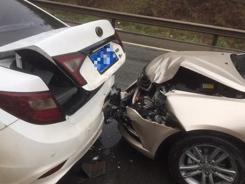 比亚迪高速遭吉利帝豪追尾，吉利车主：我无法想象自己的眼睛！