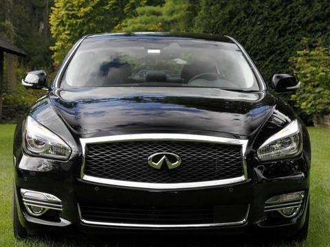 标配电吸门，起步就是V6发动机，和奥迪A6同档次，