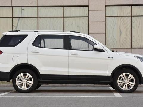 不说别的这内饰就值10万，7座还配大液晶屏，6万亲民价！