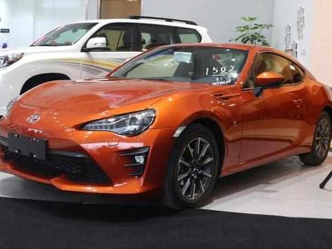 迈腾没个性马6操控感不够，它搭水平对置发动机，