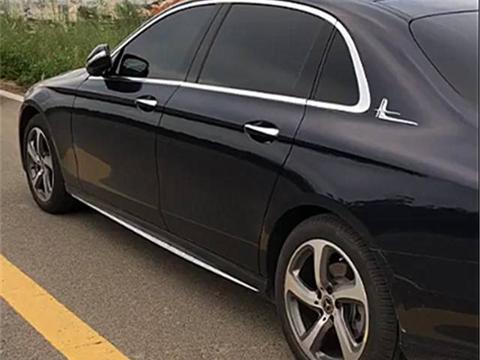 福州偶遇一辆50万奔驰，看到车尾标识时，才知车主有多逗！