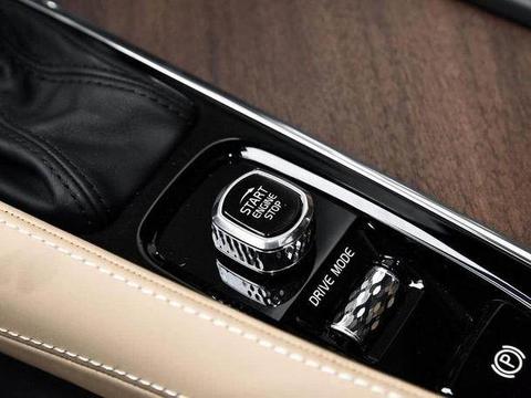 吉利这次火了，推出百万豪车，售价108万，后排比S级更奢华！